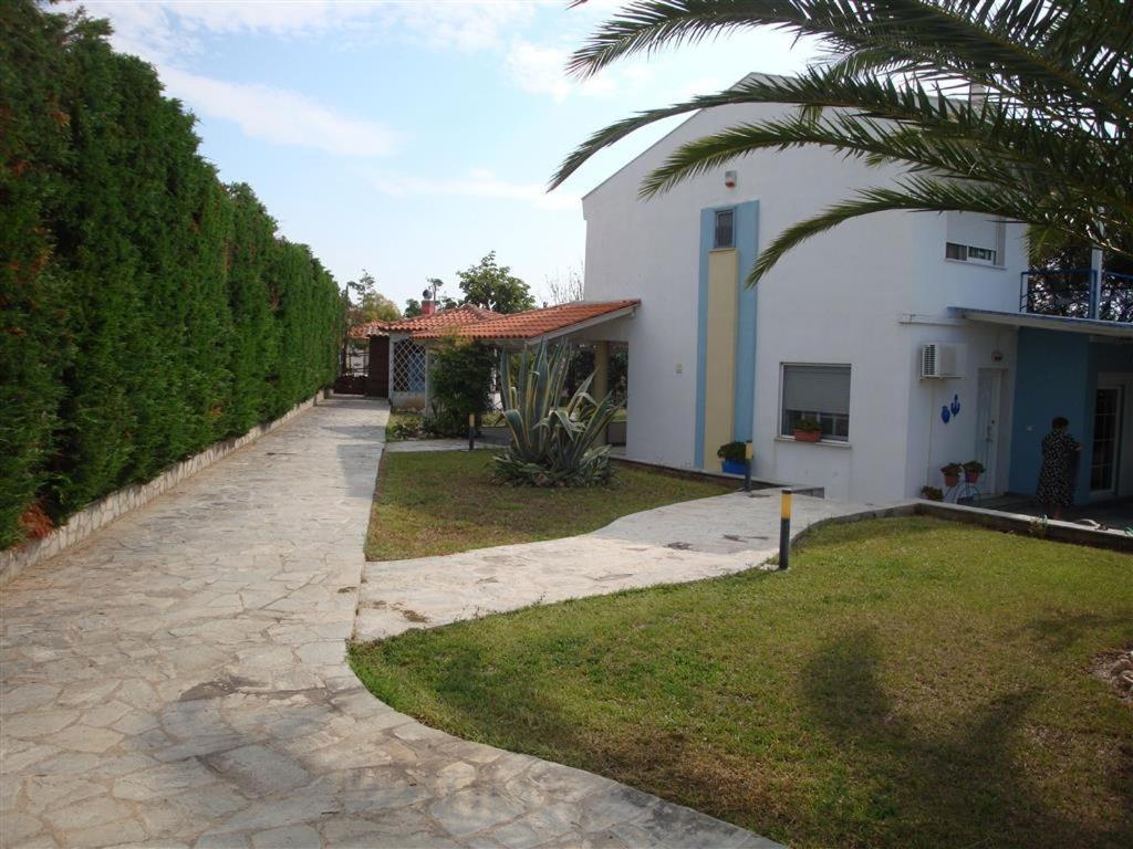 Wonderful House With Private Garden Villa Flogita Exterior photo